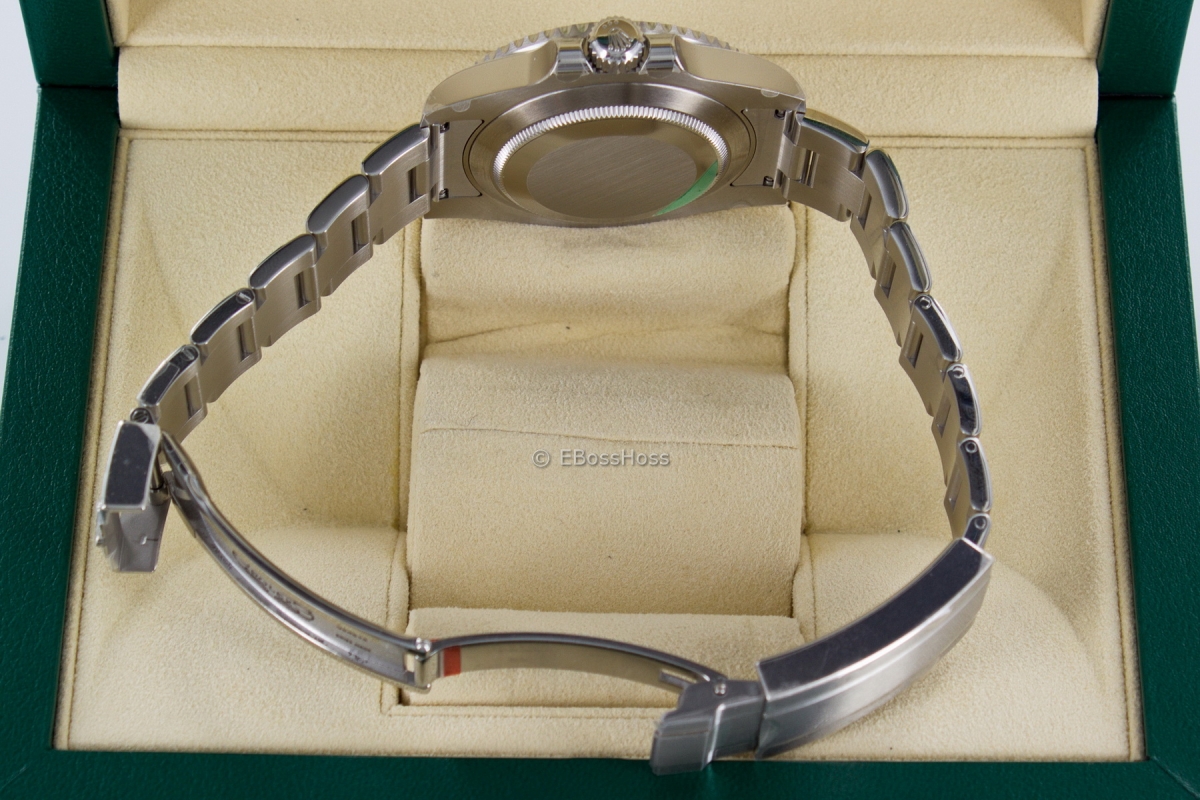 Rolex Submariner Date 116610LV - The Hulk